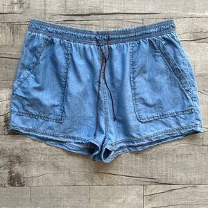 Romeo + Juliet Couture Chambray Blue Denim Pull On Lightweight Retro Shorts L